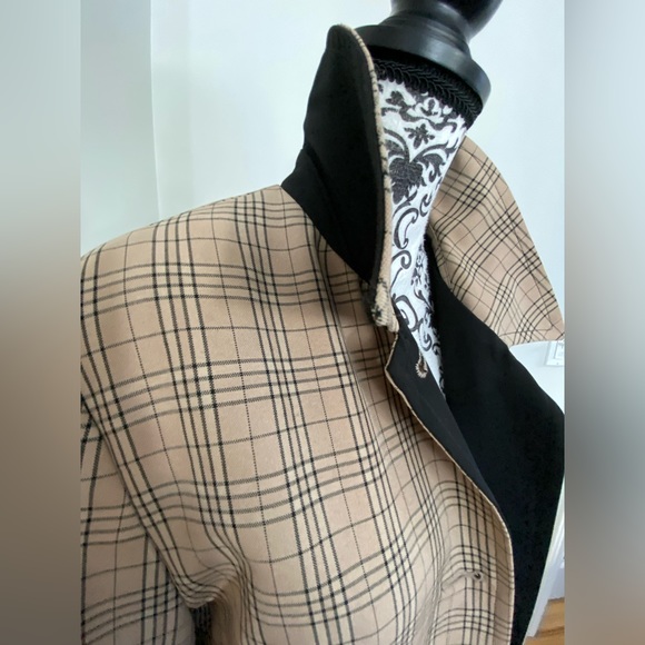 Fall / Spring Trench Coat with great attention to detail - Picture 4 of 10